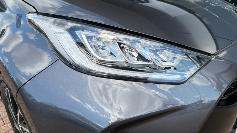 Toyota Yaris 1.5 Hybrid Design 5dr CVT Hybrid Hatchback